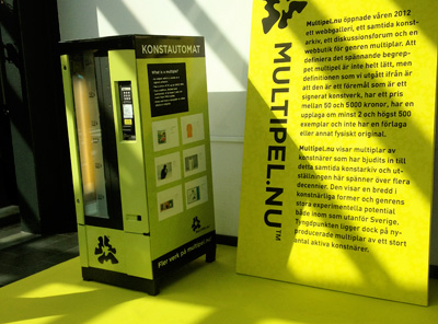 EasySnacks varuautomat med konstföremål utplacerad på centralstationen i Malmö